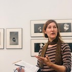 Visita de Miryam Sas a la exposición de fotografía japonesa de Bombas Gens