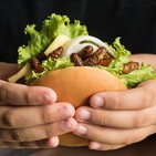 Maestro Acosta: ¿Comer insectos? Mejor tortilla y gazpacho