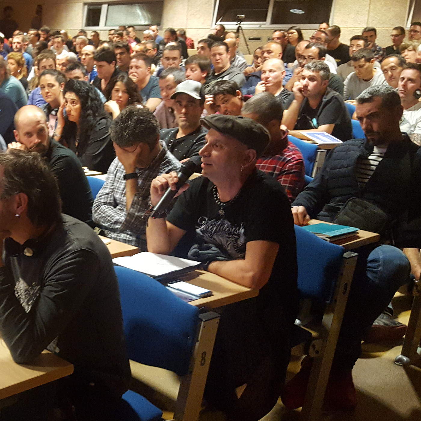 Hitzaldiak-Conferencias