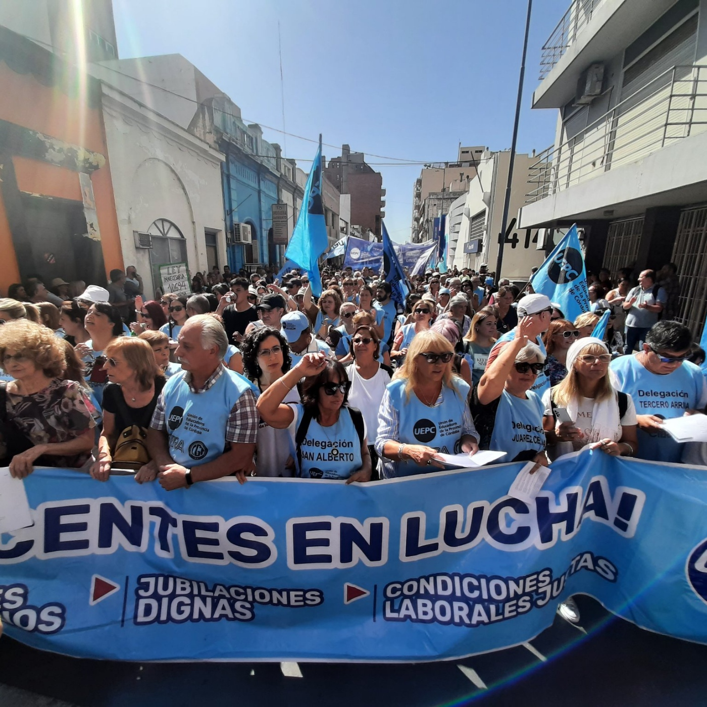 Docentes se movilizan en defensa de sus salarios episode artwork