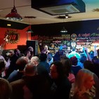 Ponte en pie, alza el puño y ven... ¡al Pub ZZROCK!