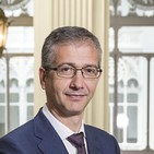 31 de agosto. Conferencia de clausura a cargo de D. Pablo Hernández de Cos y actuación del coro Los peques del León de O