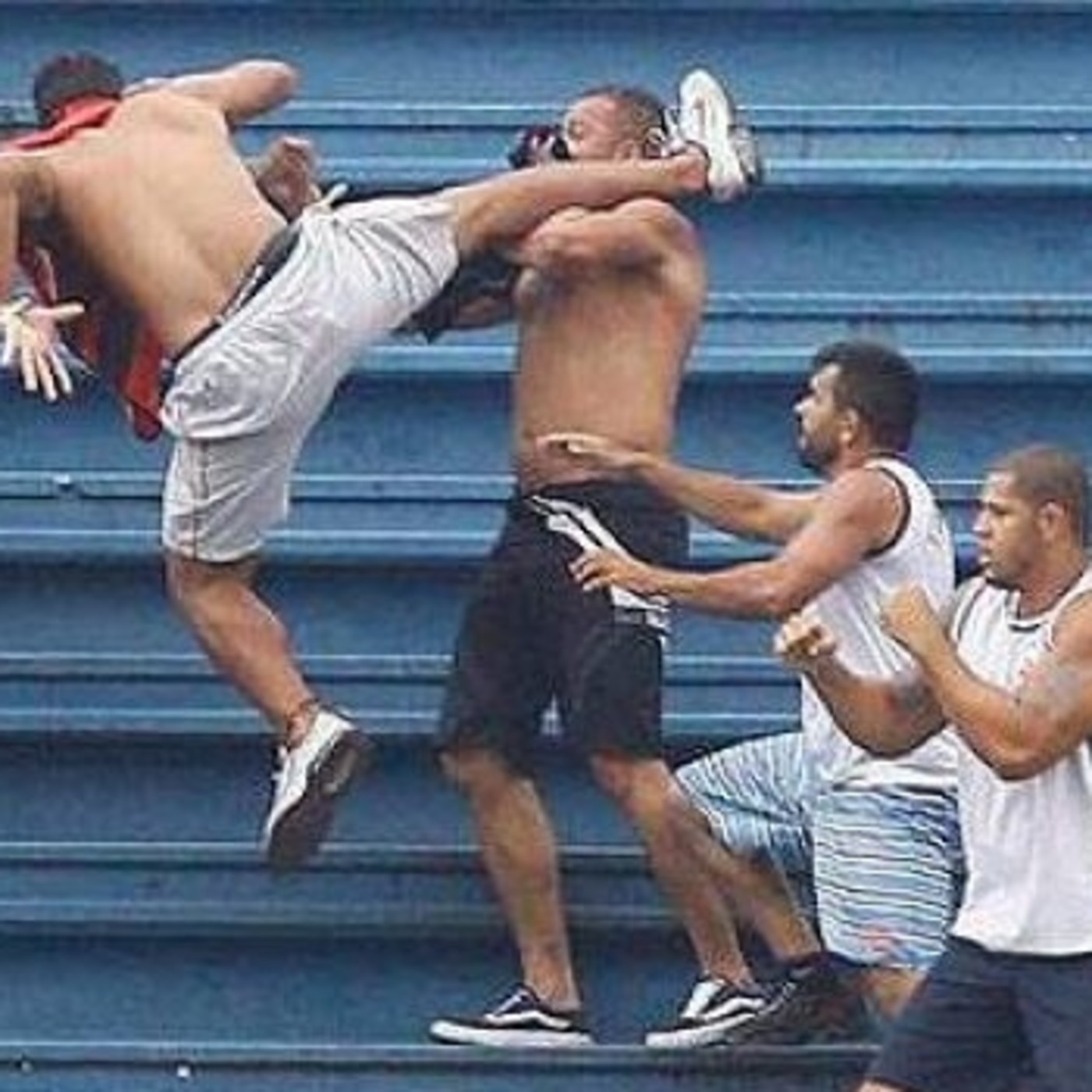 BARRAS BRAVAS - VIOLENCIA EN EL FUTBOL ARGENTINO episode artwork