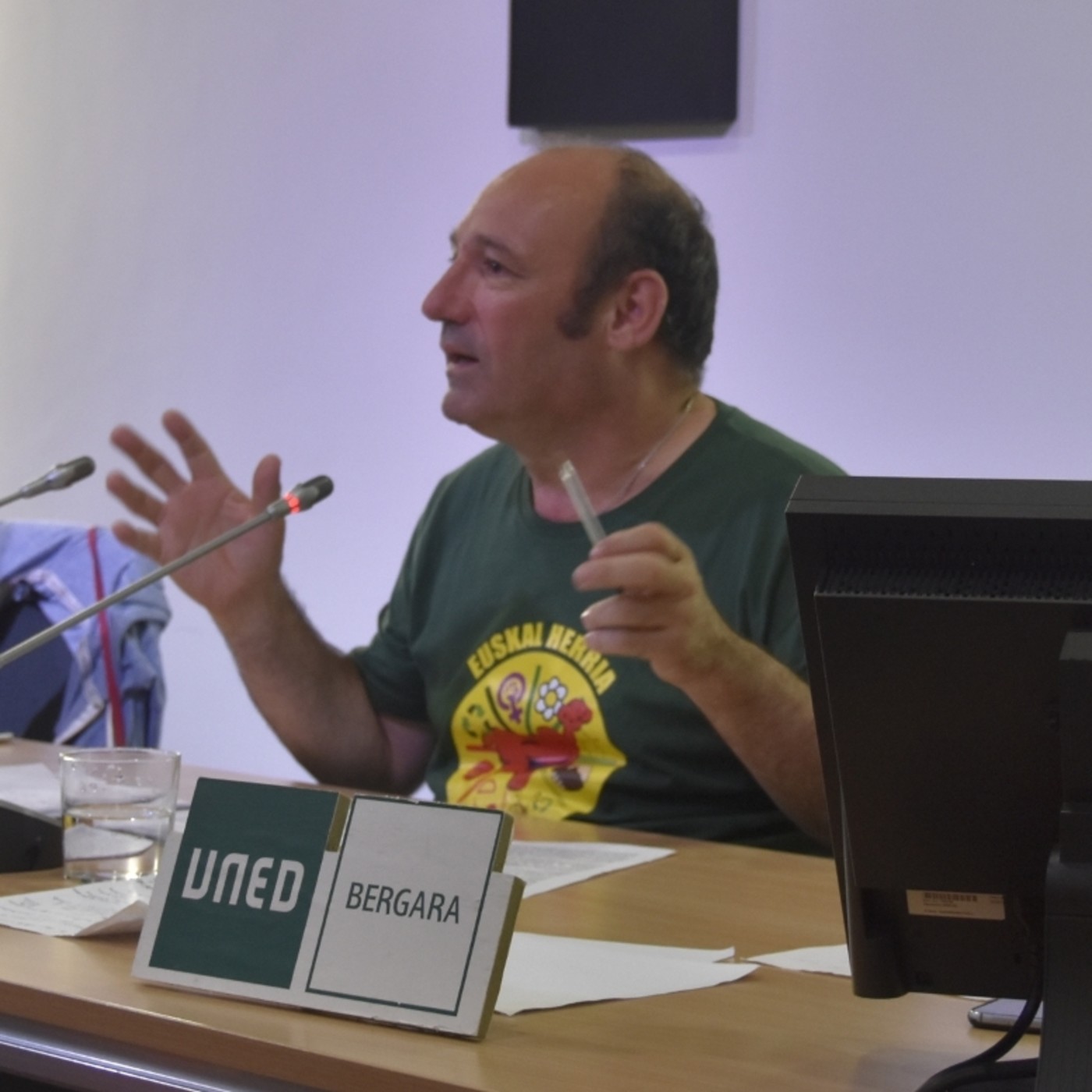 Hitzaldiak-Conferencias