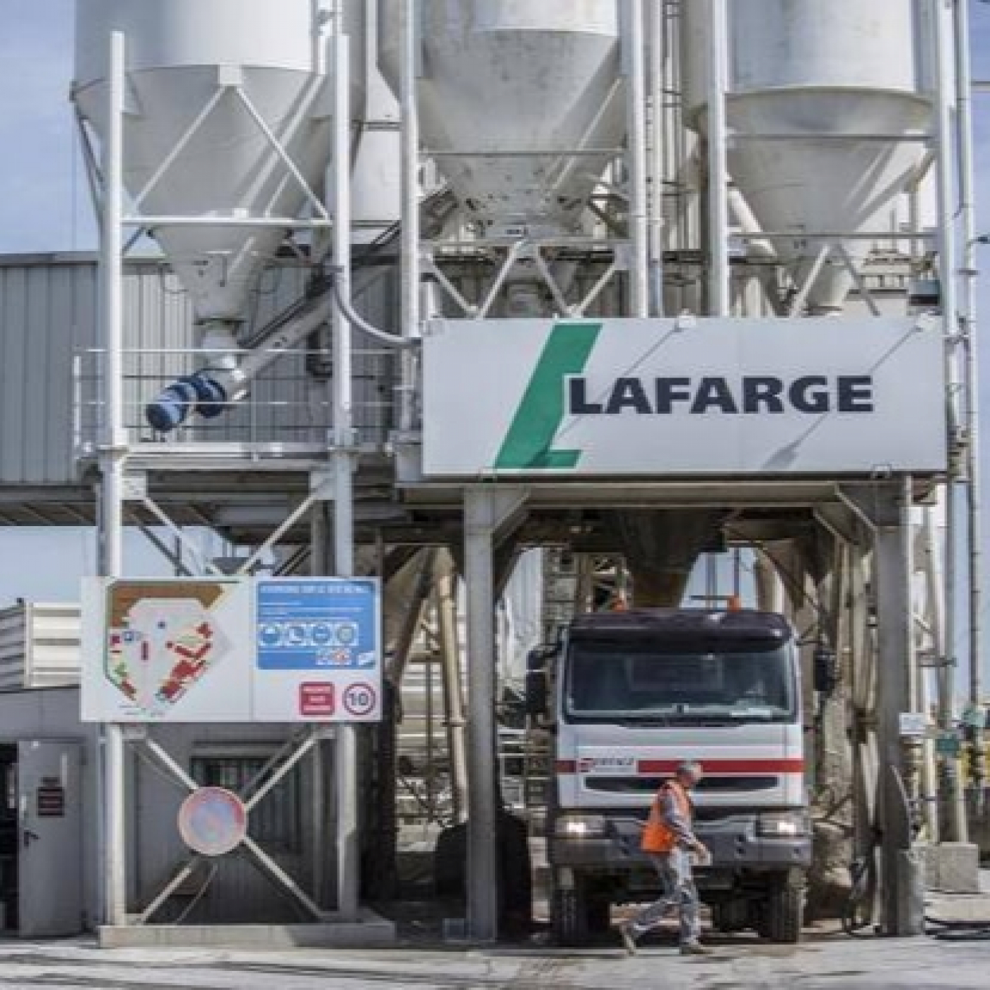 Lafarge, Una Fábrica de Espías #documental #Daesh #podcast - podcast episode cover