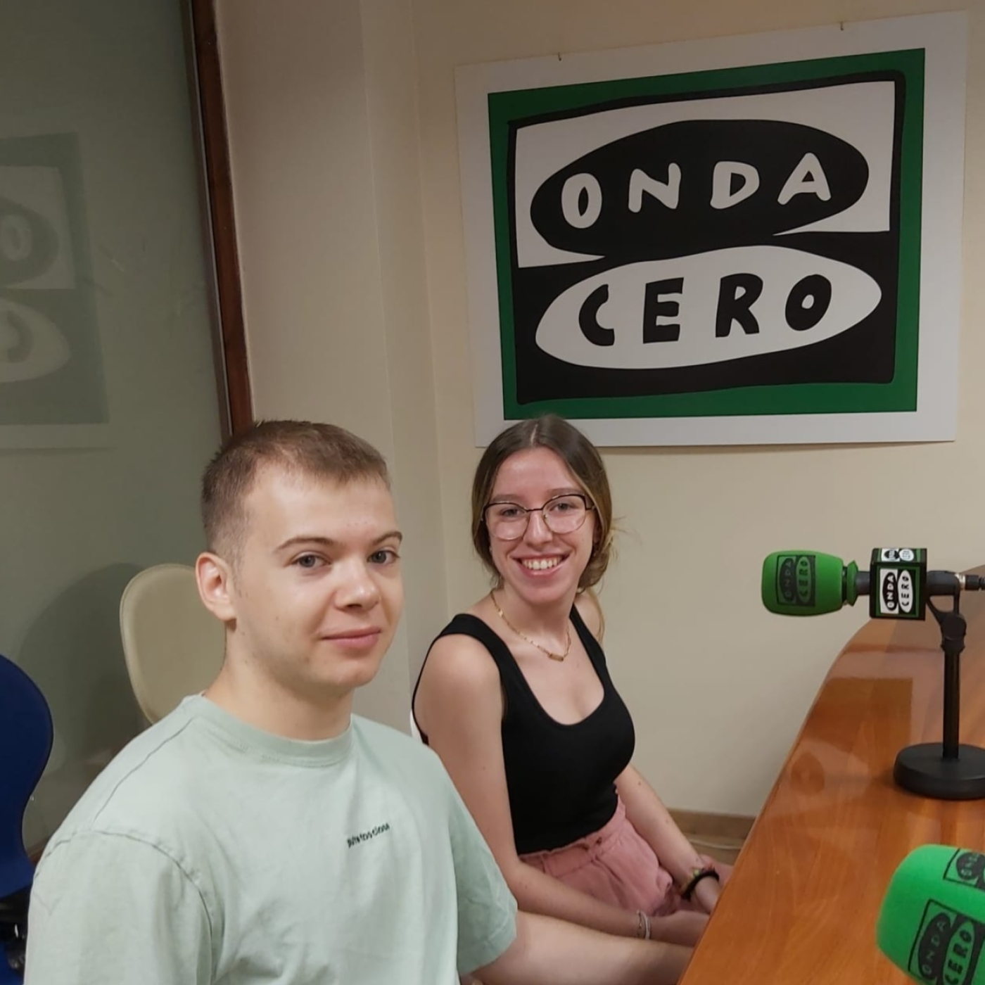 Entrevista a Elisa Sánchez y Yeray Salmerón episode artwork