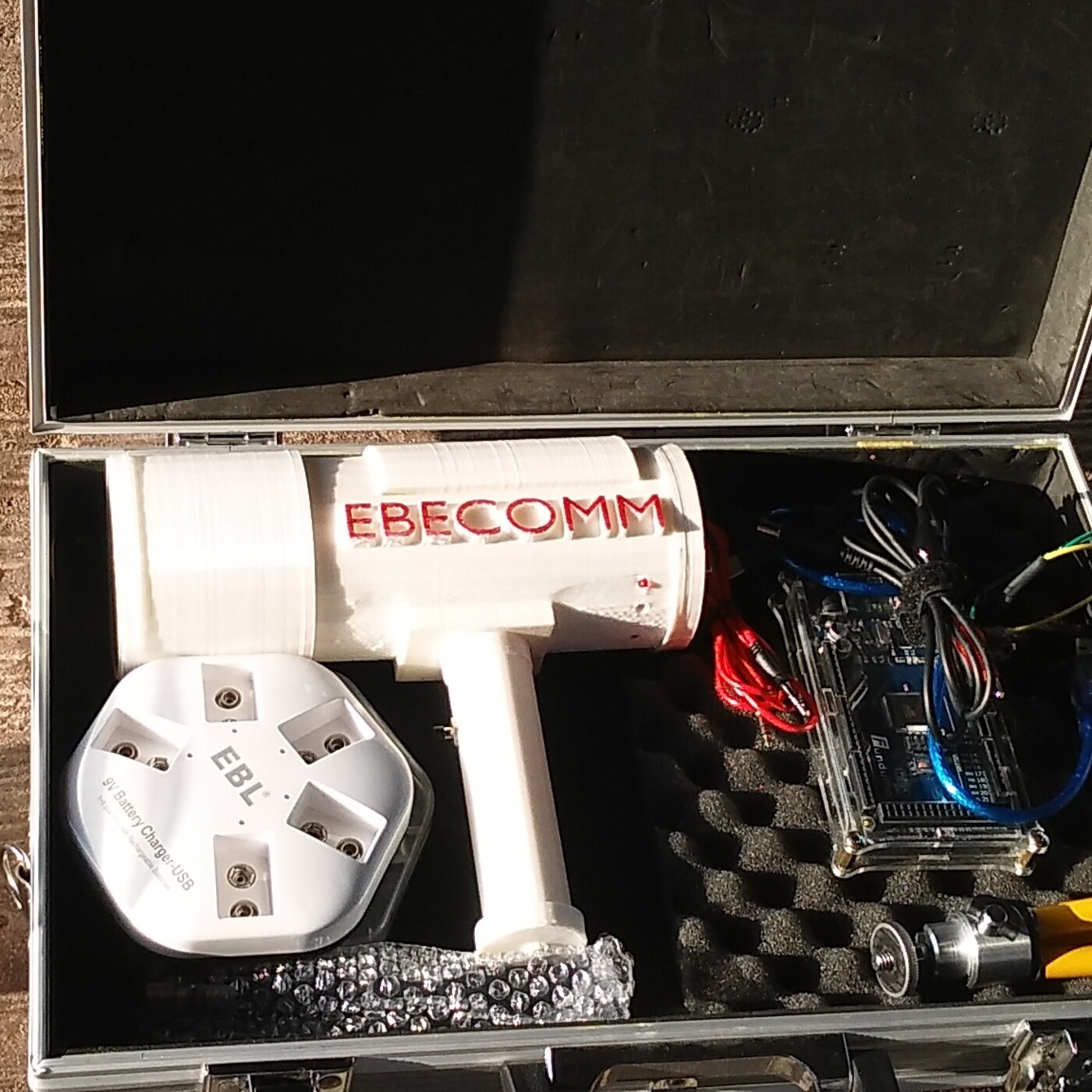 EBECOMM La primera herramienta creada para el contacto extraterrestre.
