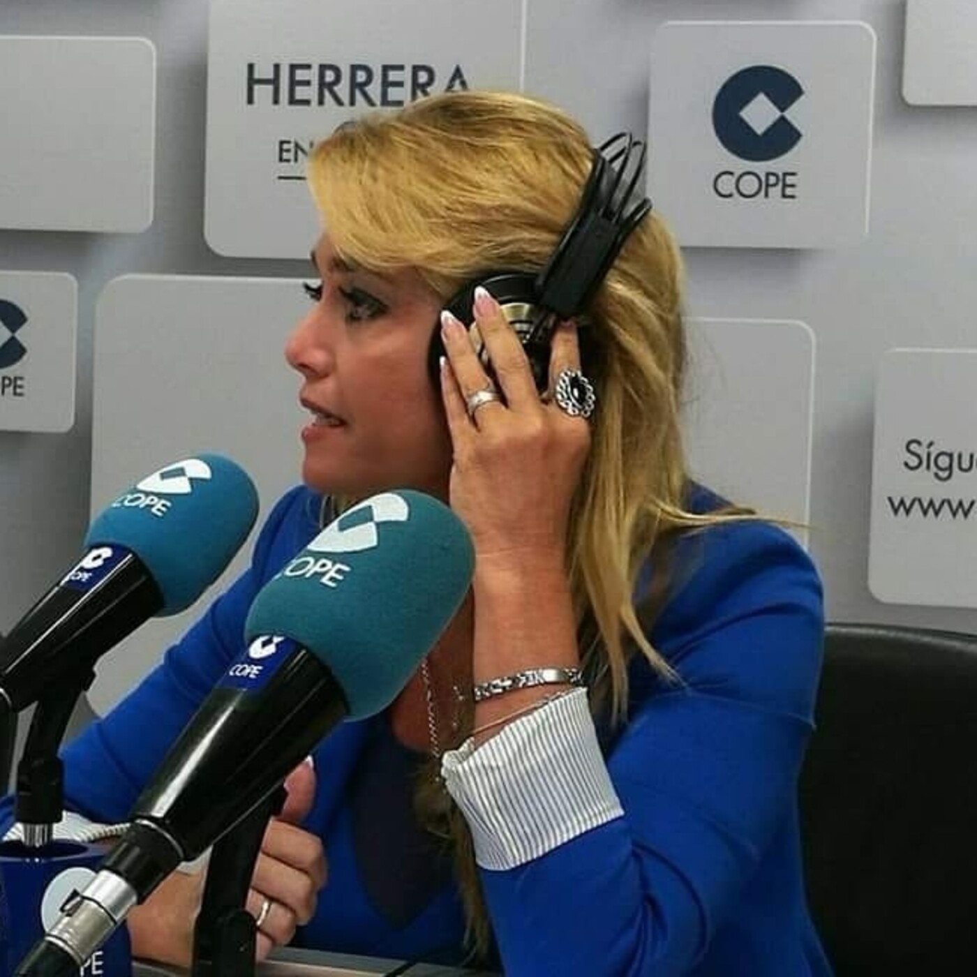 LM Tu Silueta en las ondas
