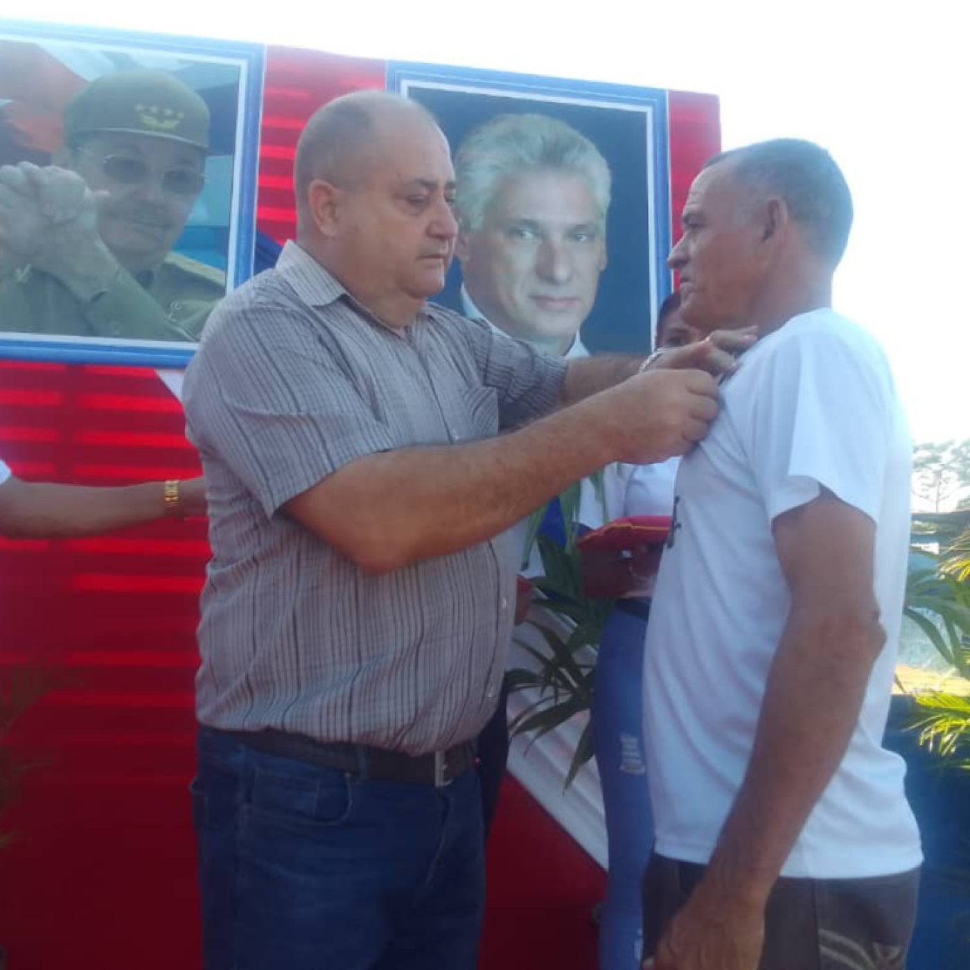 Reconocen a trabajadores y colectivos laborales pinareños de la Industria Alimentaria y la Pesca