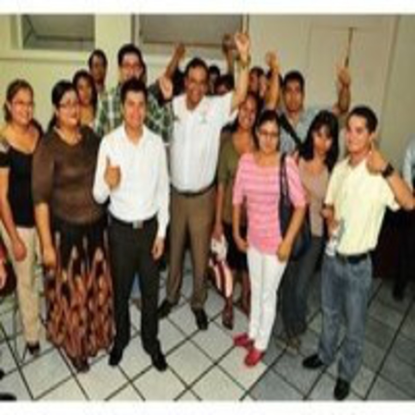 Presenta Benjamín Robles propuesta legislativa a universitarios y sociedad civil