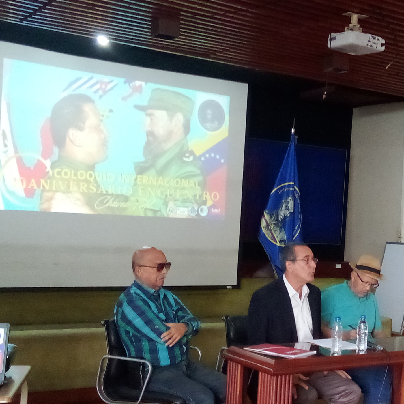 Realizan en Venezuela Coloquio Internacional por el trigésimo aniversario del primer encuentro entre Fidel y Chávez