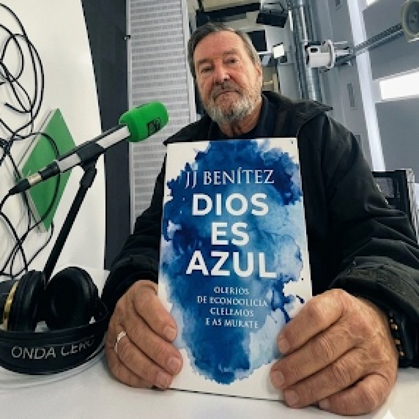 J.J. Benítez Expone el Teatro Cósmico: OVNIs y la Vida Después de la Muerte