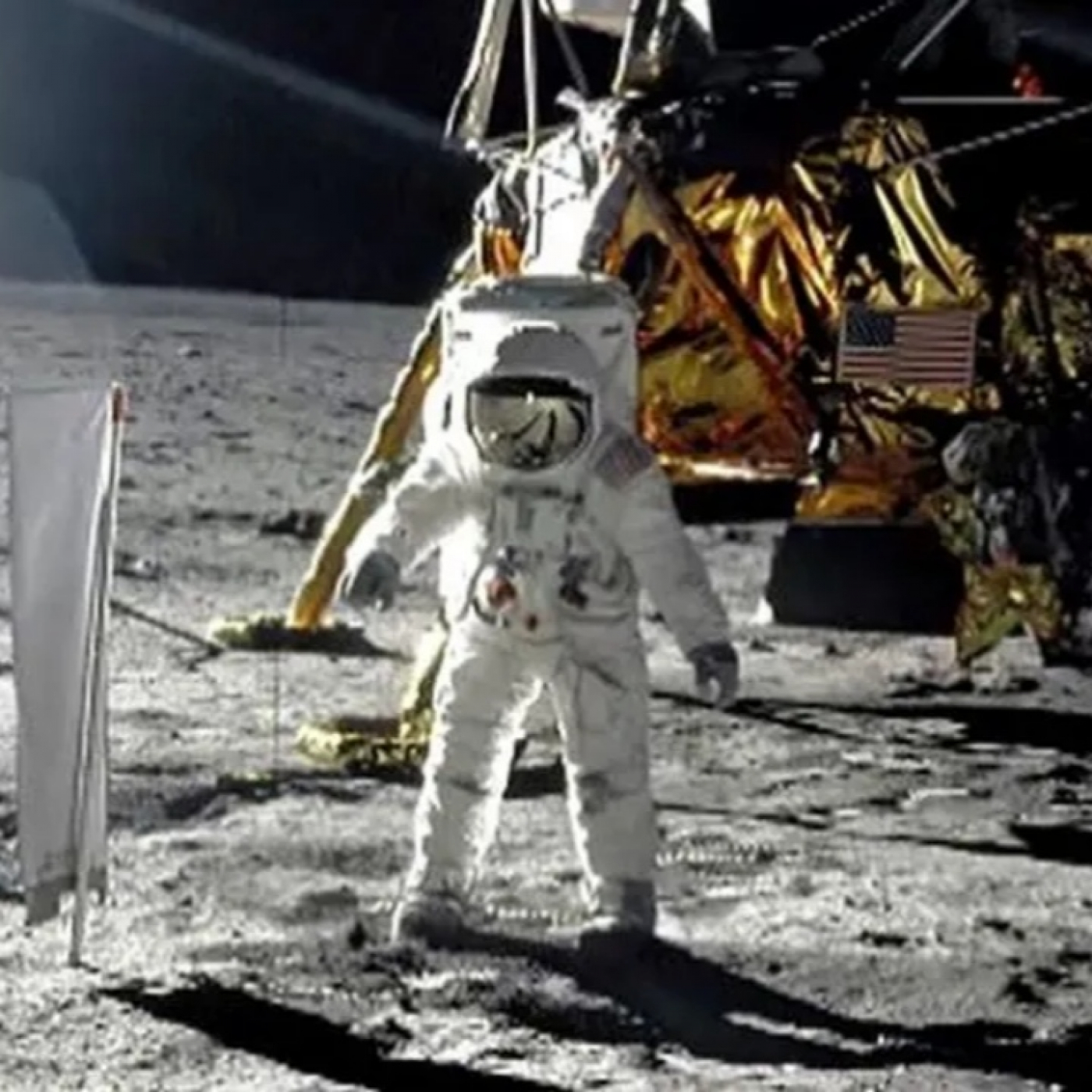 Cuarto milenio: La llegada del hombre a la Luna, a debate (2011)