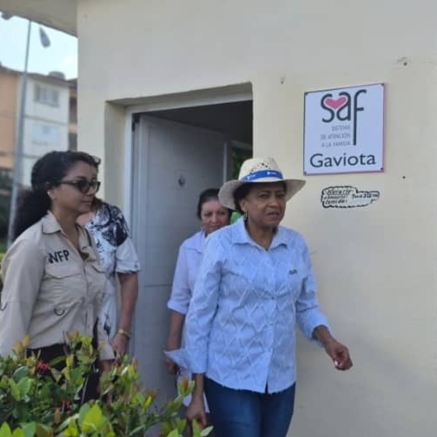 Embajadora de Sudáfrica en Cuba rinde homenaje al Che en Villa Clara