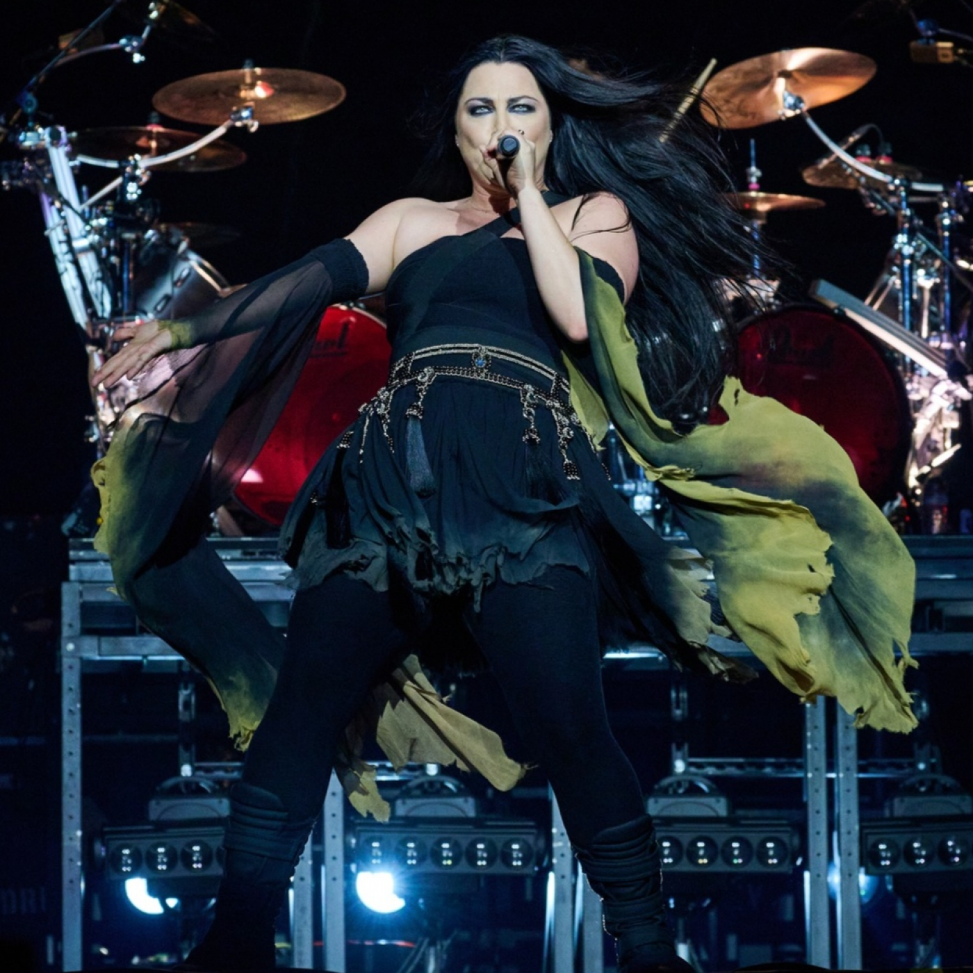 Escucha a Evanescence con Jacoby Shaddix de Papa Roach cantando “Bring Me to Life” en Alemania. episode artwork