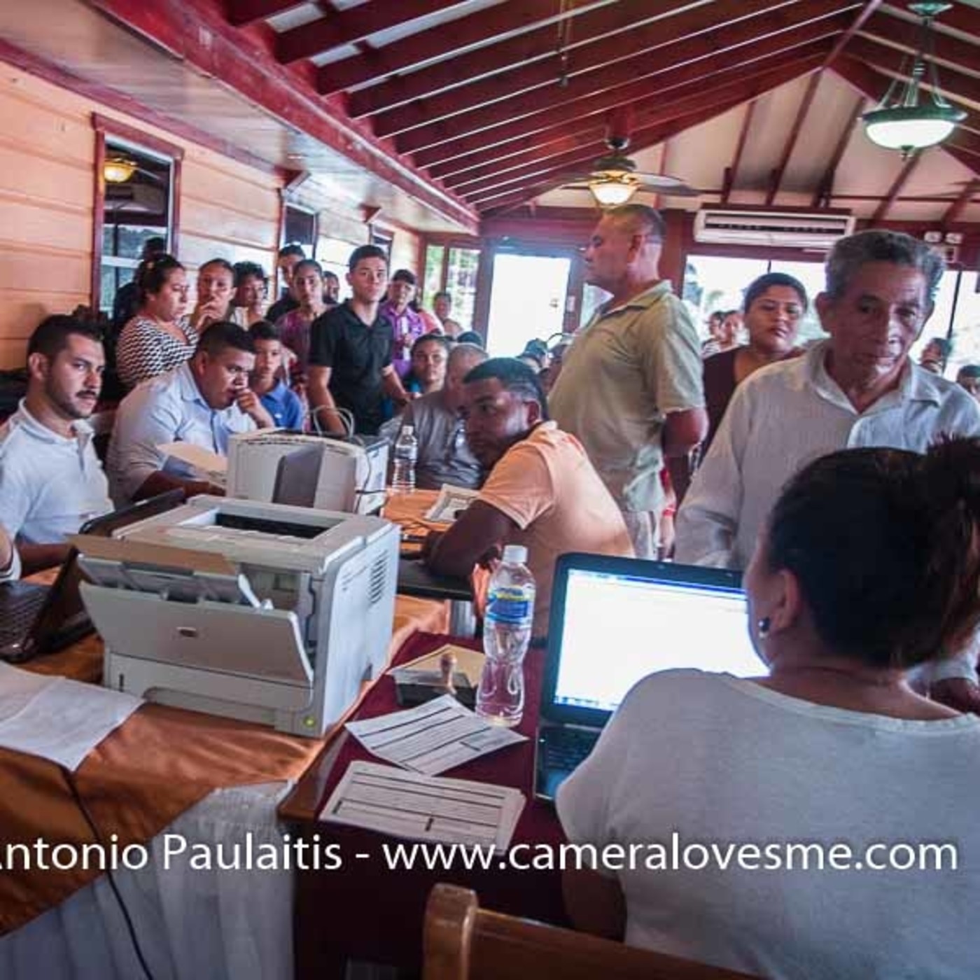 Hola Roatan Entrevistas
