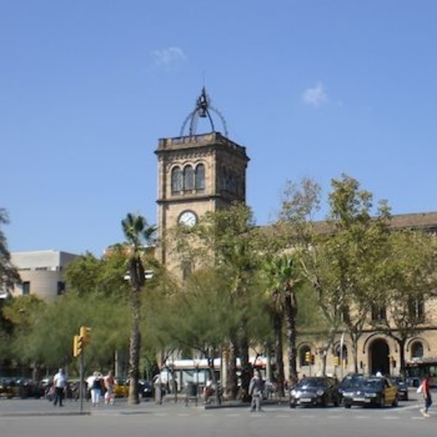 Bar en la Plaza de la Universidad Bar en la Plaza de la Universidad