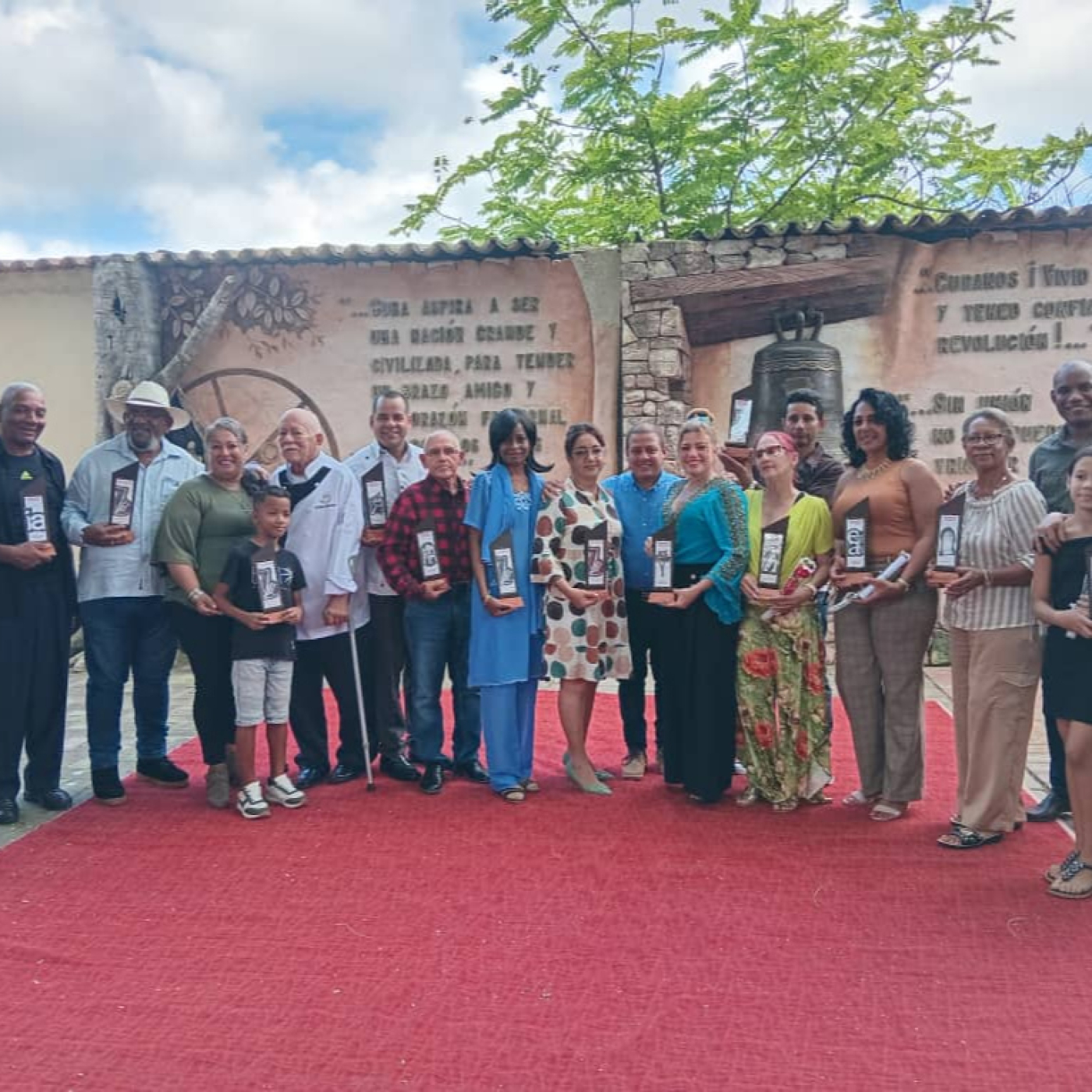 En Granma reconocieron a personalidades de la cultura