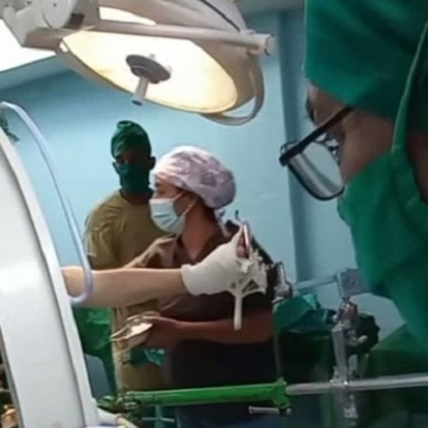 En prestaciones un fluoroscopio de arco C en el Hospital Ernesto Guevara episode artwork
