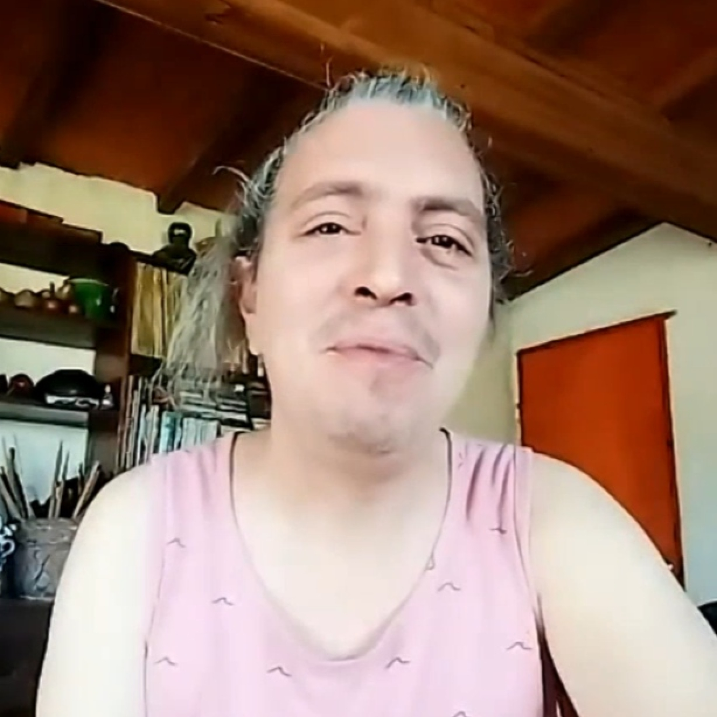 Entrevista con el cantautor Sebastián Jantos en "Letras y corcheas" episode artwork
