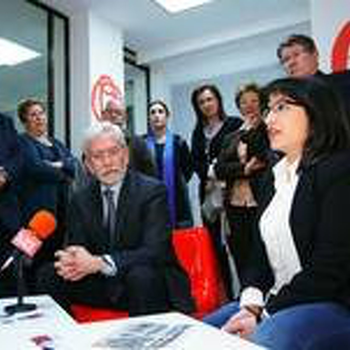 Joan Lerma e Isabel Aguilar tras la Inauguración del "Espai de idees" episode artwork