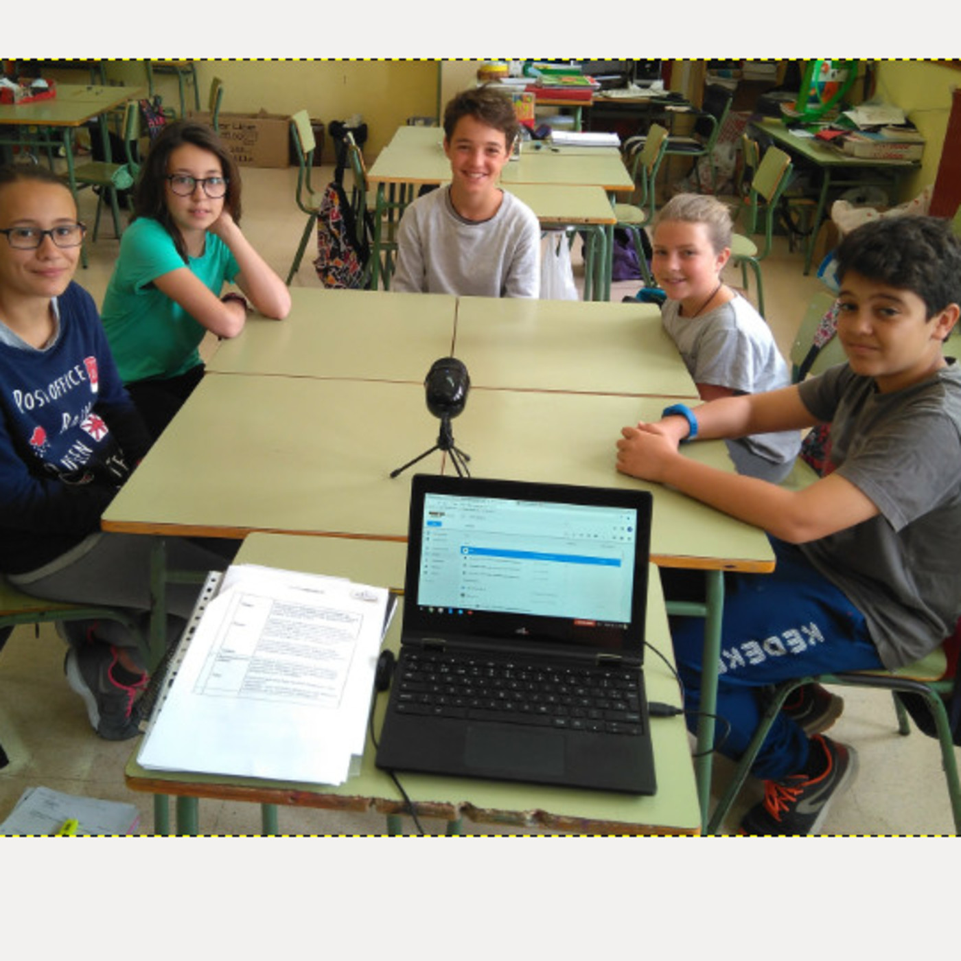 Primeres emissions de la ràdio escolar en proves