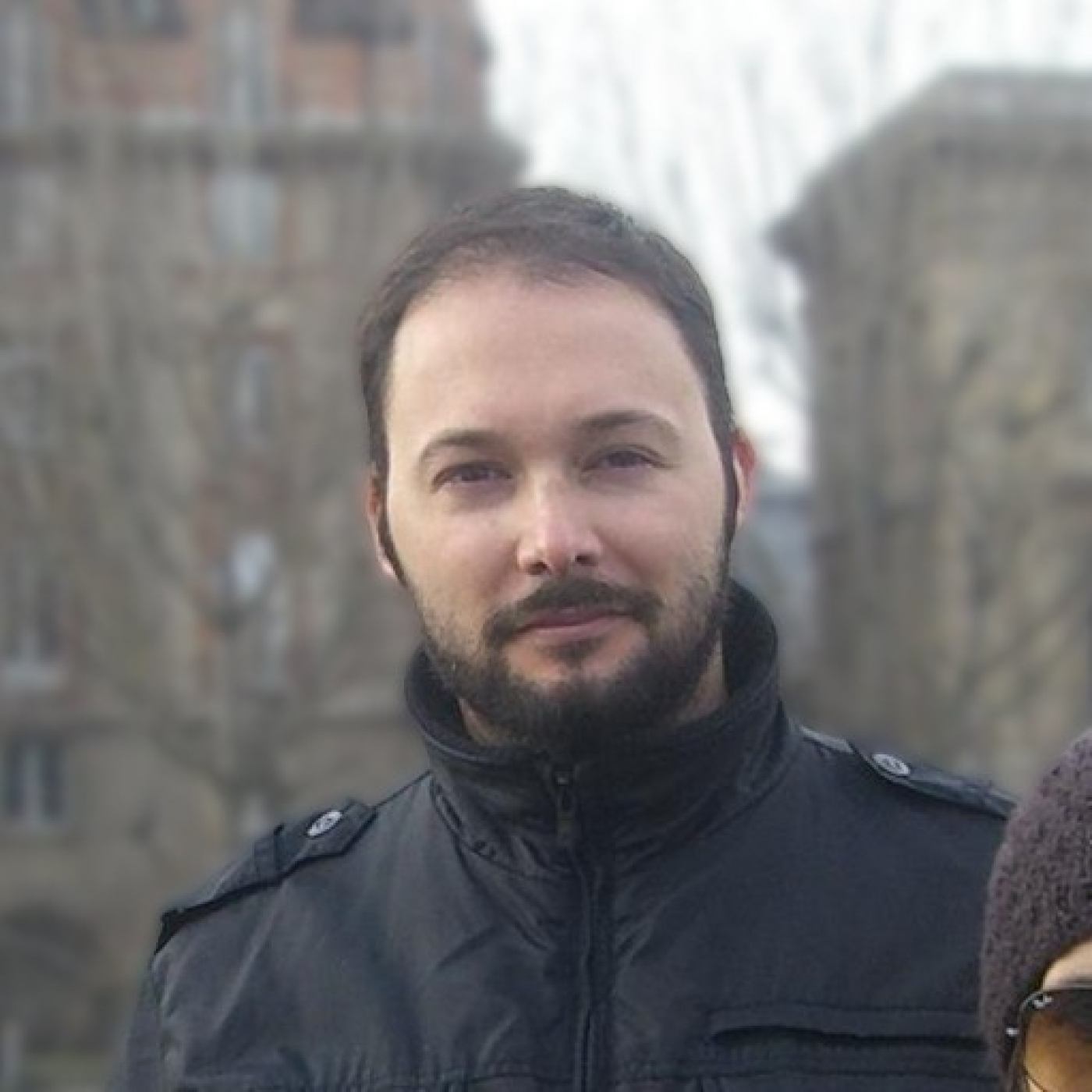 Radio Estrella 107.2 FM)
