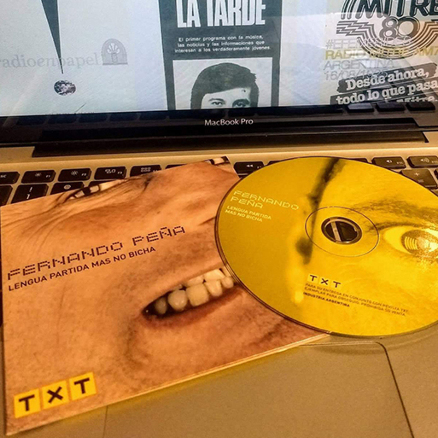 Radio En Papel