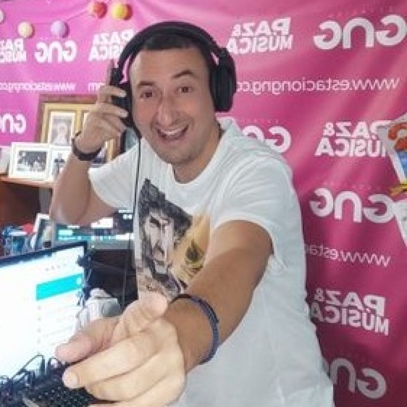 Disfruta cada dia con la mejor música de manos de Guillermo Nieto en Estación GNG podcast musical - www.estaciongng.com episode artwork