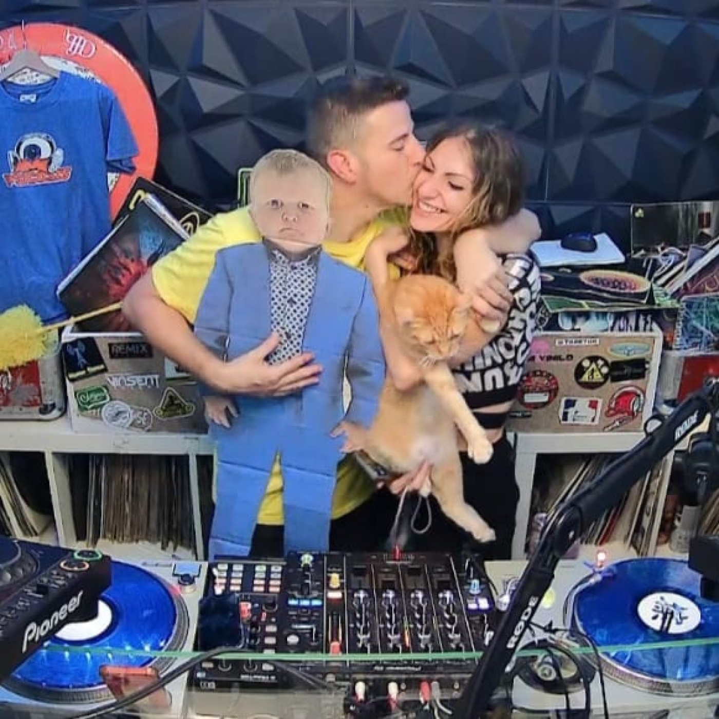 ESTO SE MUEVE!! by DJ NAU