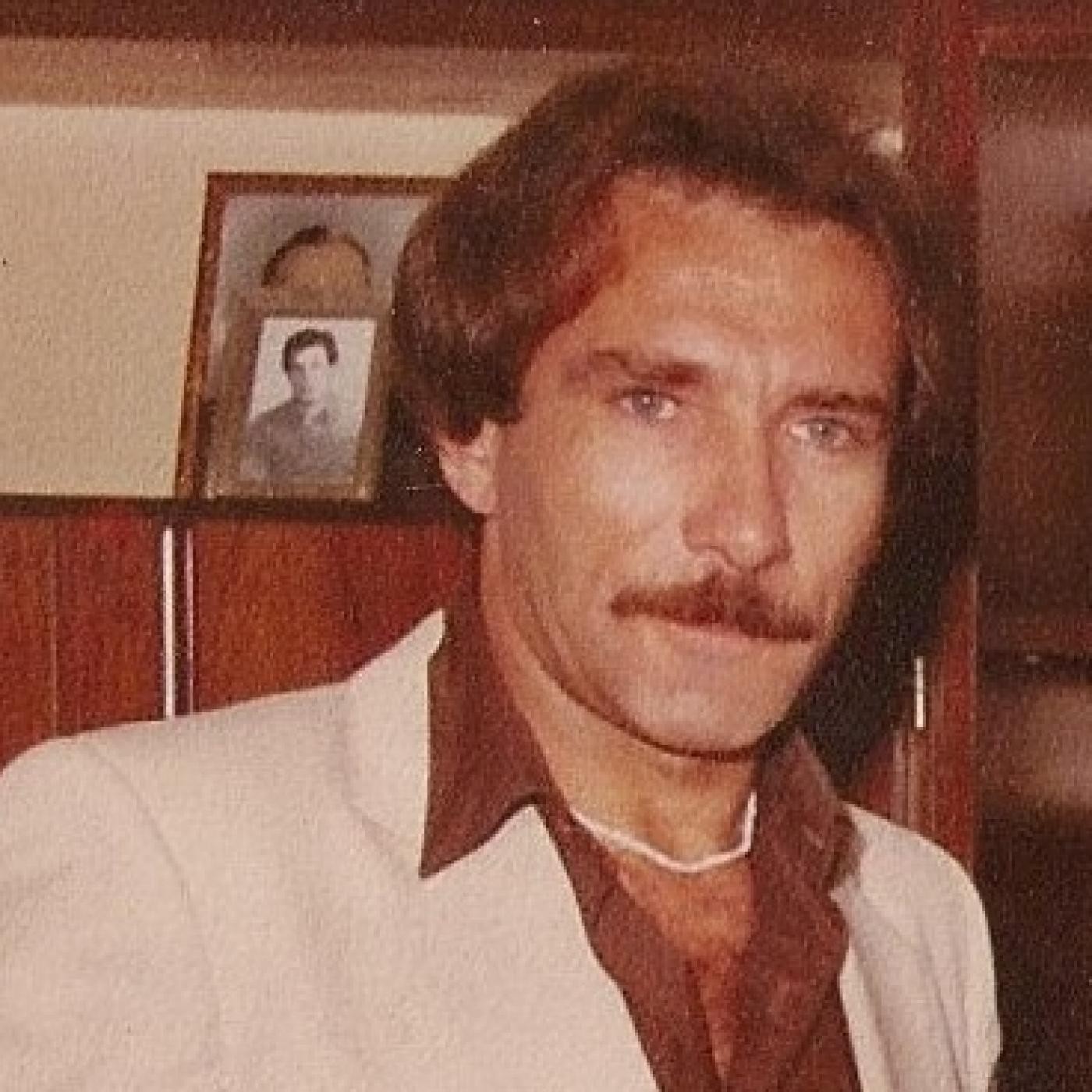 Guillermo Albarado canta