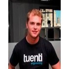 Zaryn Dentzel , un joven con sudadera, es el Consejero Delegado de Tuenti.