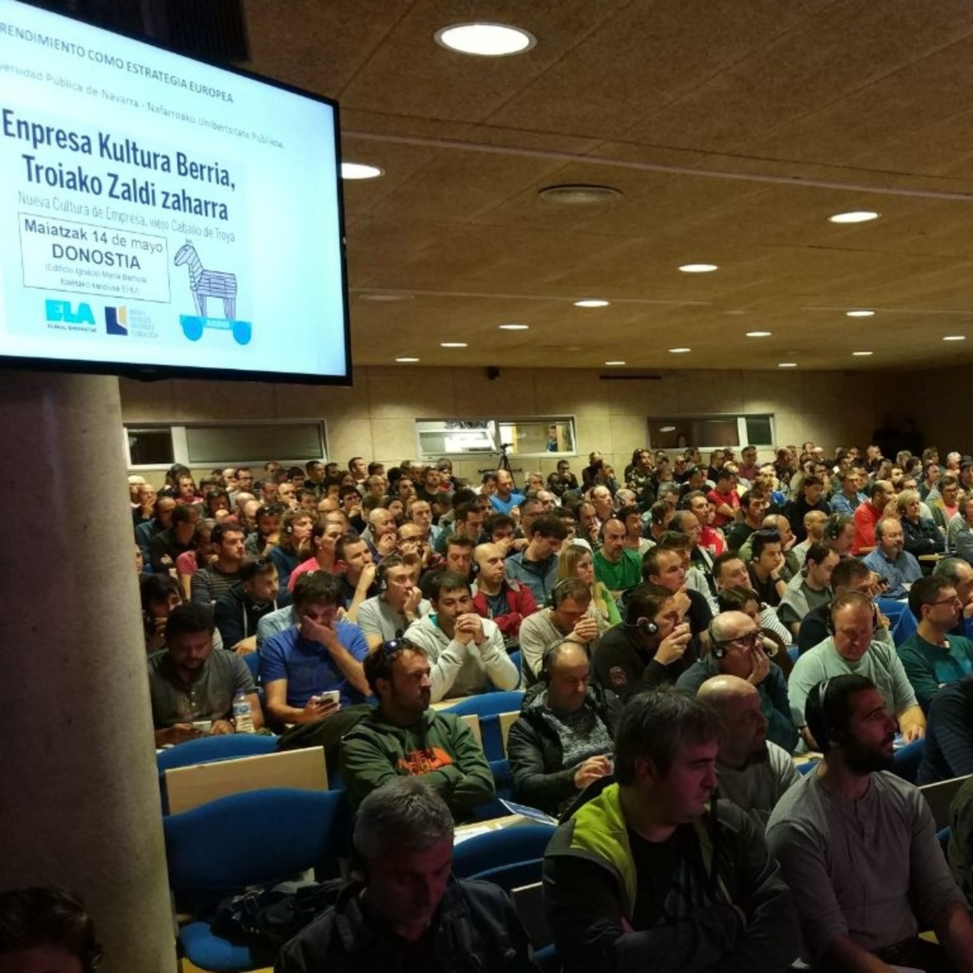 Hitzaldiak-Conferencias
