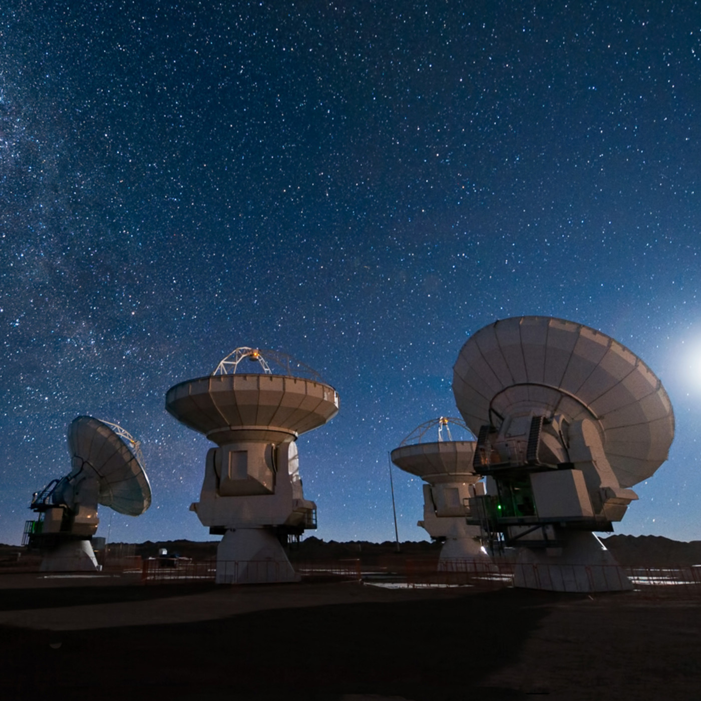 Nanocosmos : Astrofísica e nanotecnoloxía aliadas para debullar a poira estelar