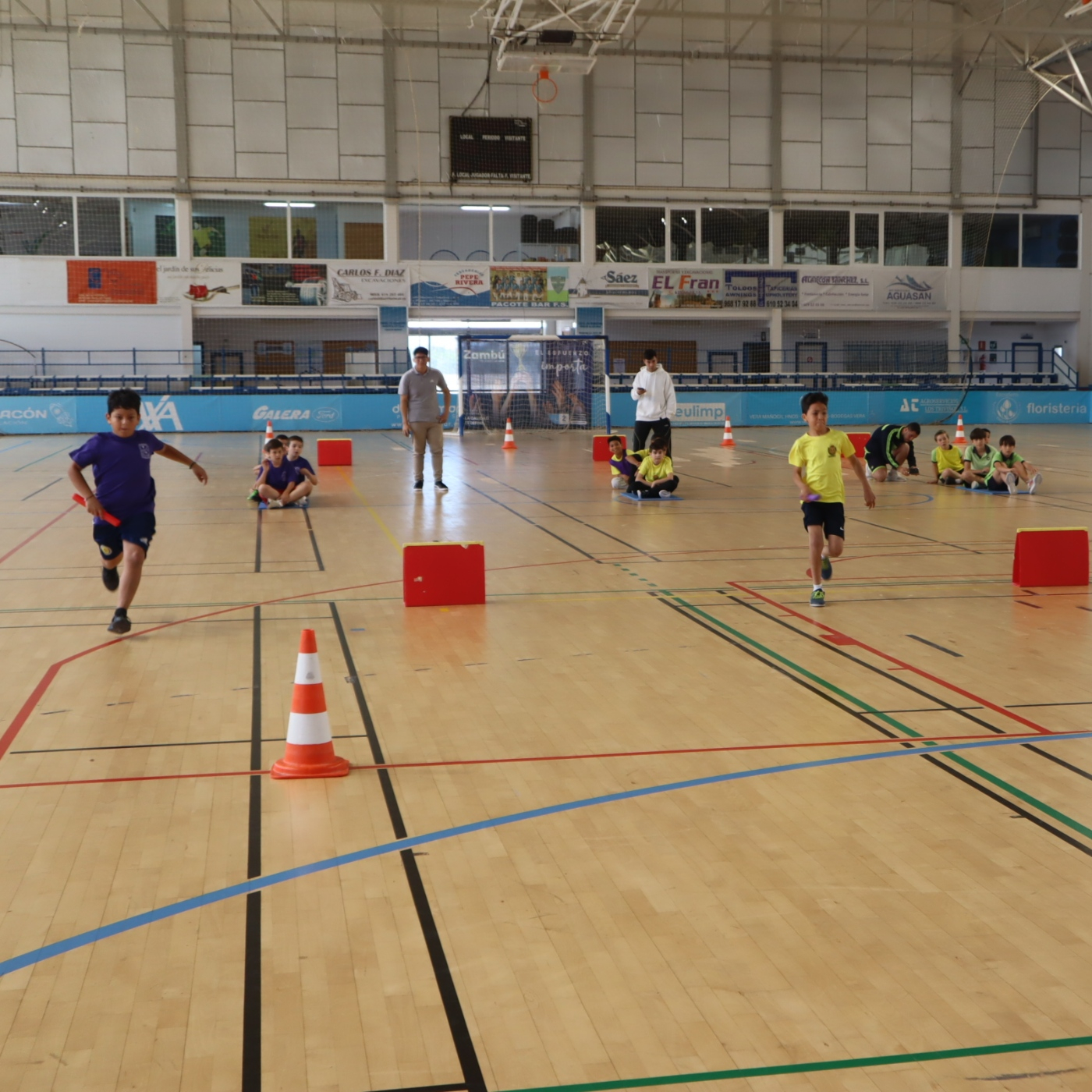 Corte deporte escolar Jugando al atletismo episode artwork