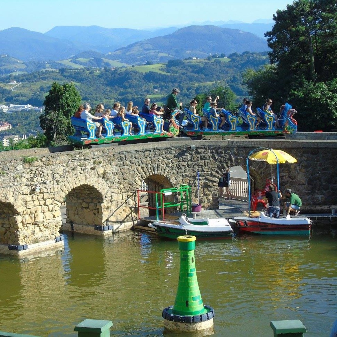 De Donosti al cielo 3x13 - Igeldo, Banda Municipal de txistularis