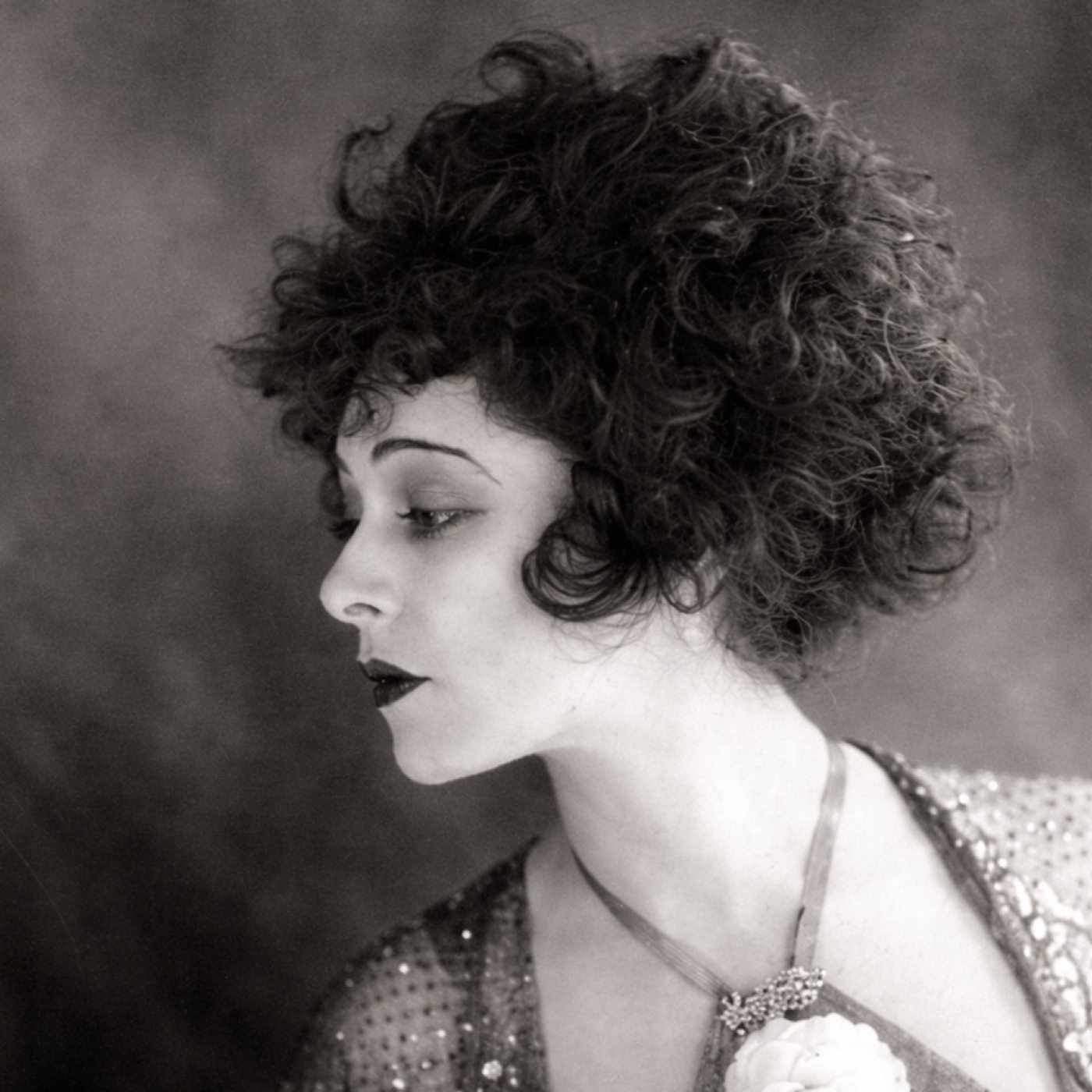 T06E22: Alla Nazimova (1879-1945), actriz, productora y guionista rusoestadounidense