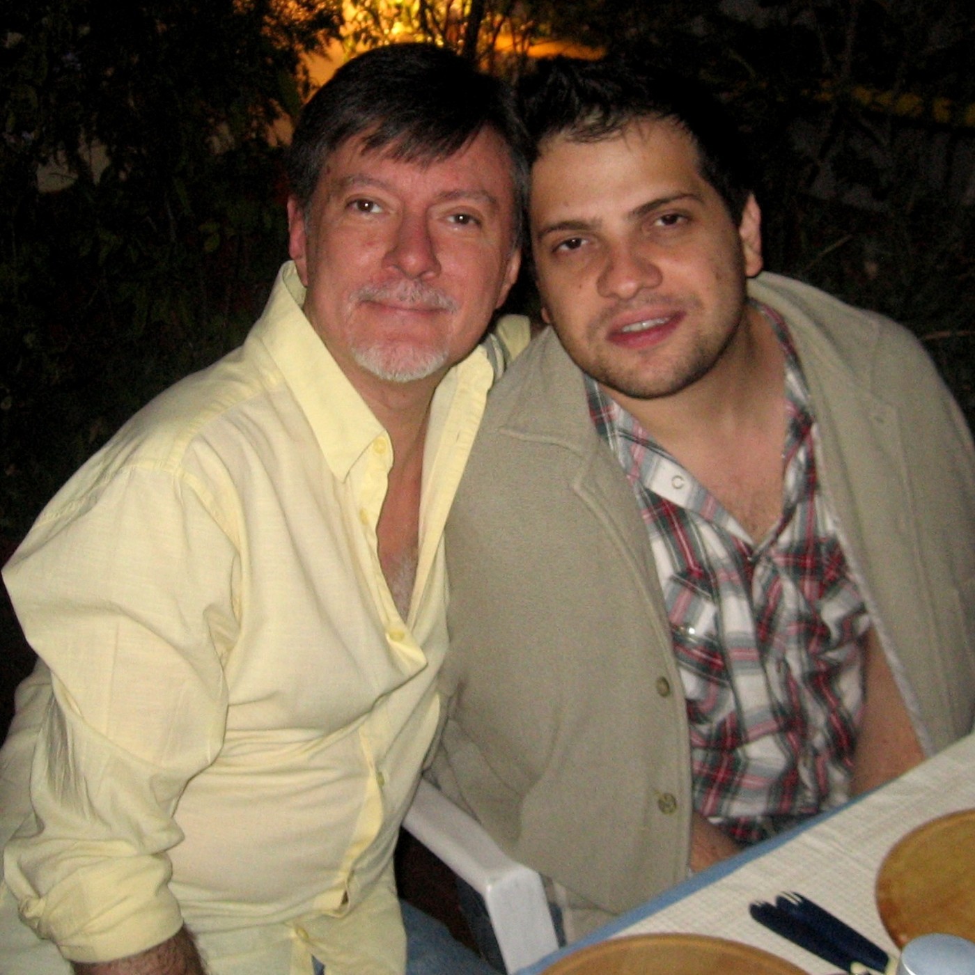 SUSURROS EN TUS OIDOS