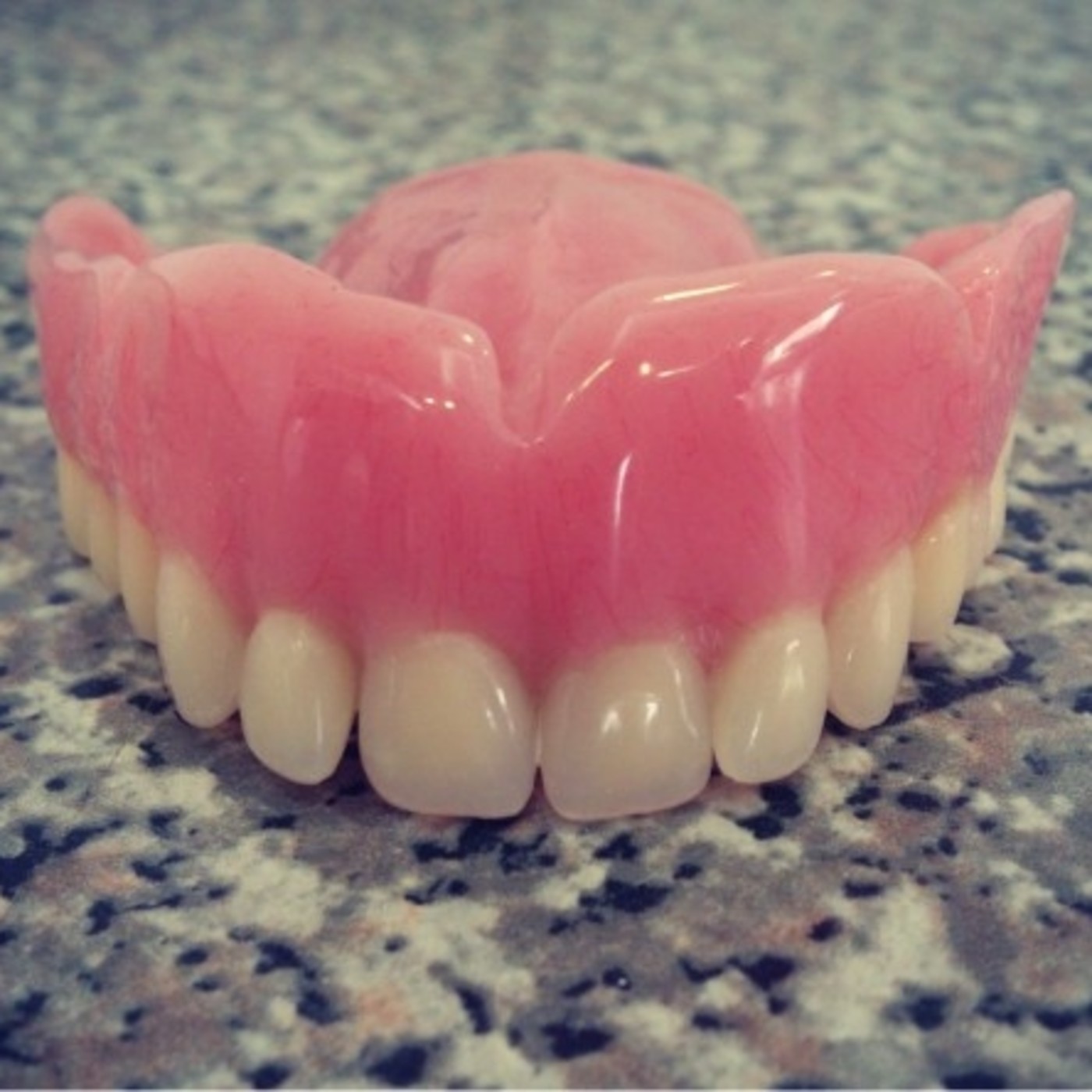 Prótesis dental y su relación con las demás especialidades en la Odontoestomatología episode artwork