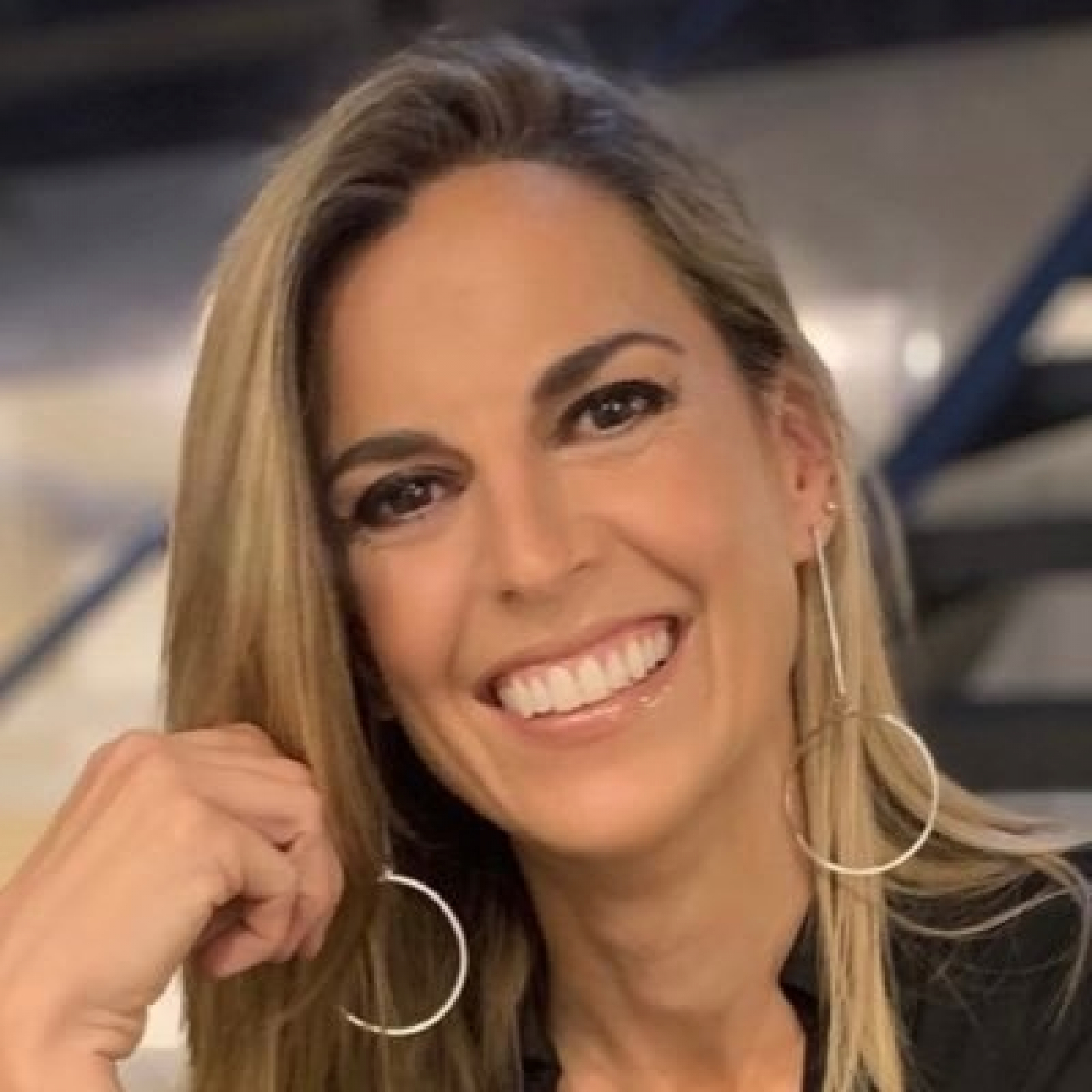Florencia Donovan @flordonovanok Periodista y Conductora @entreudsynosok @enriquezjorge @OSammartino 19-4-2023