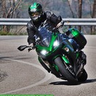 ¿Qué es lo único que te sujeta al suelo en moto?