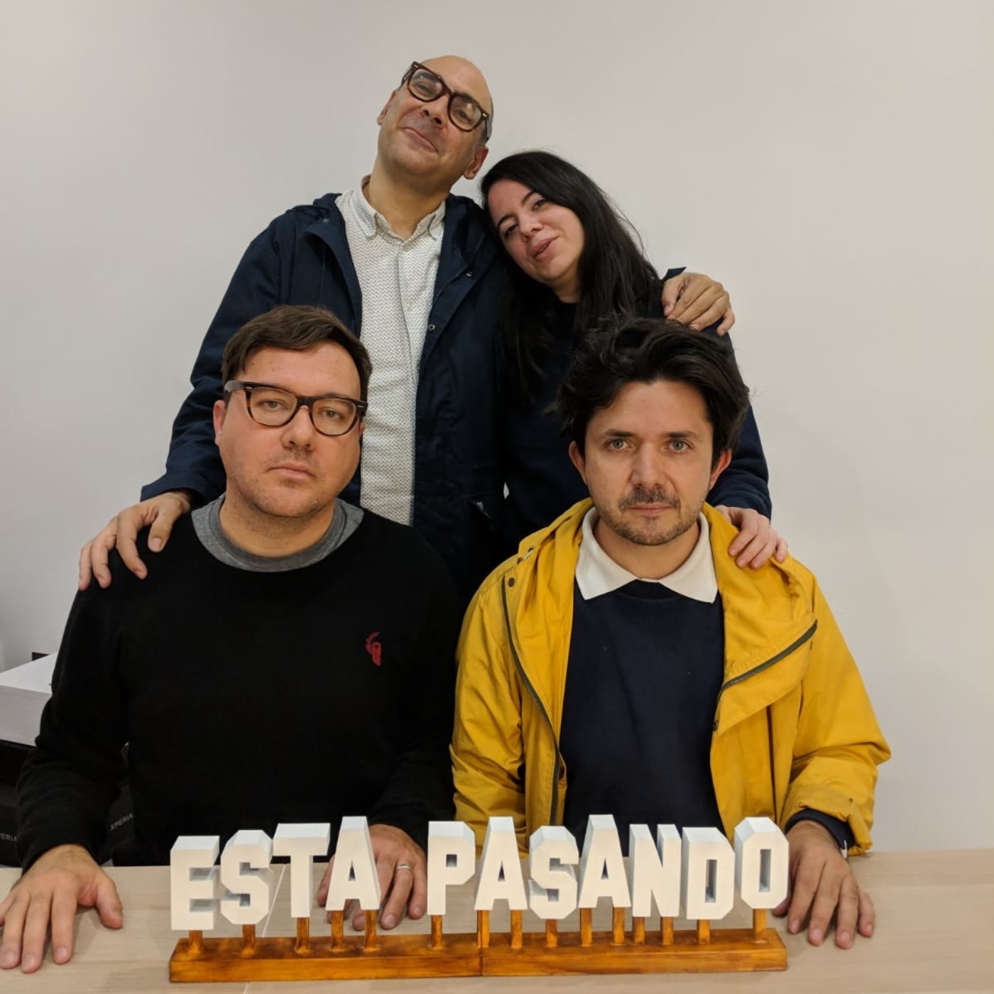 ESTÁ PASANDO RADIOSHOW.