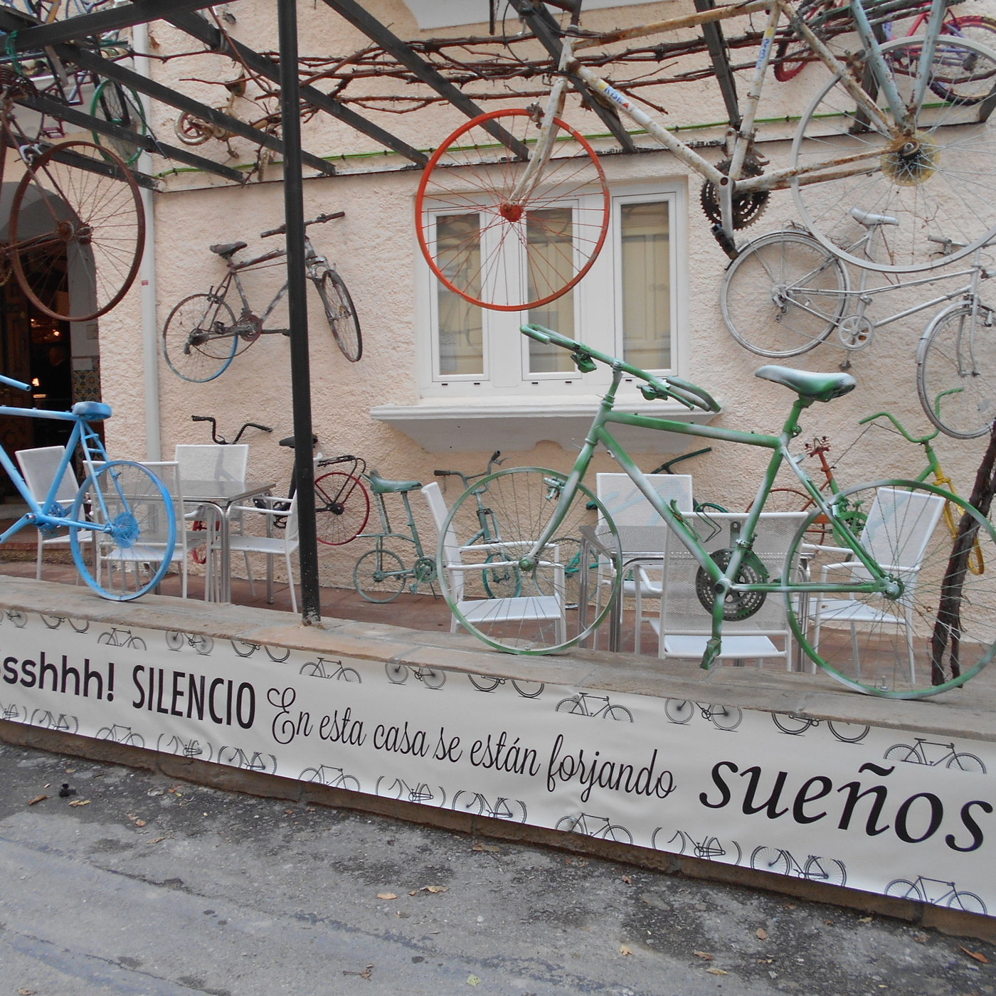 La Casa de las Bicicletas, una historia de amor y Llévame de viaje - programa 110 episode artwork