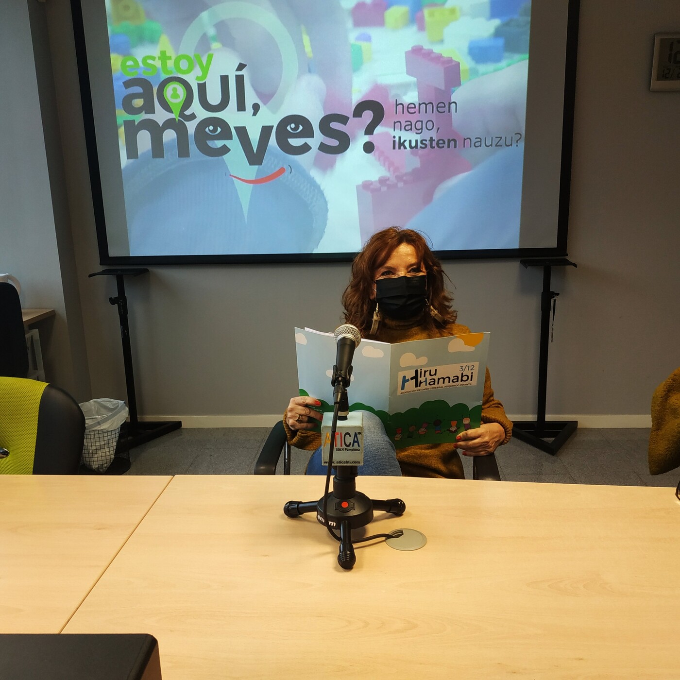 ESTOY AQUÍ, ME VES? hemen nago, ikusten nauzu?