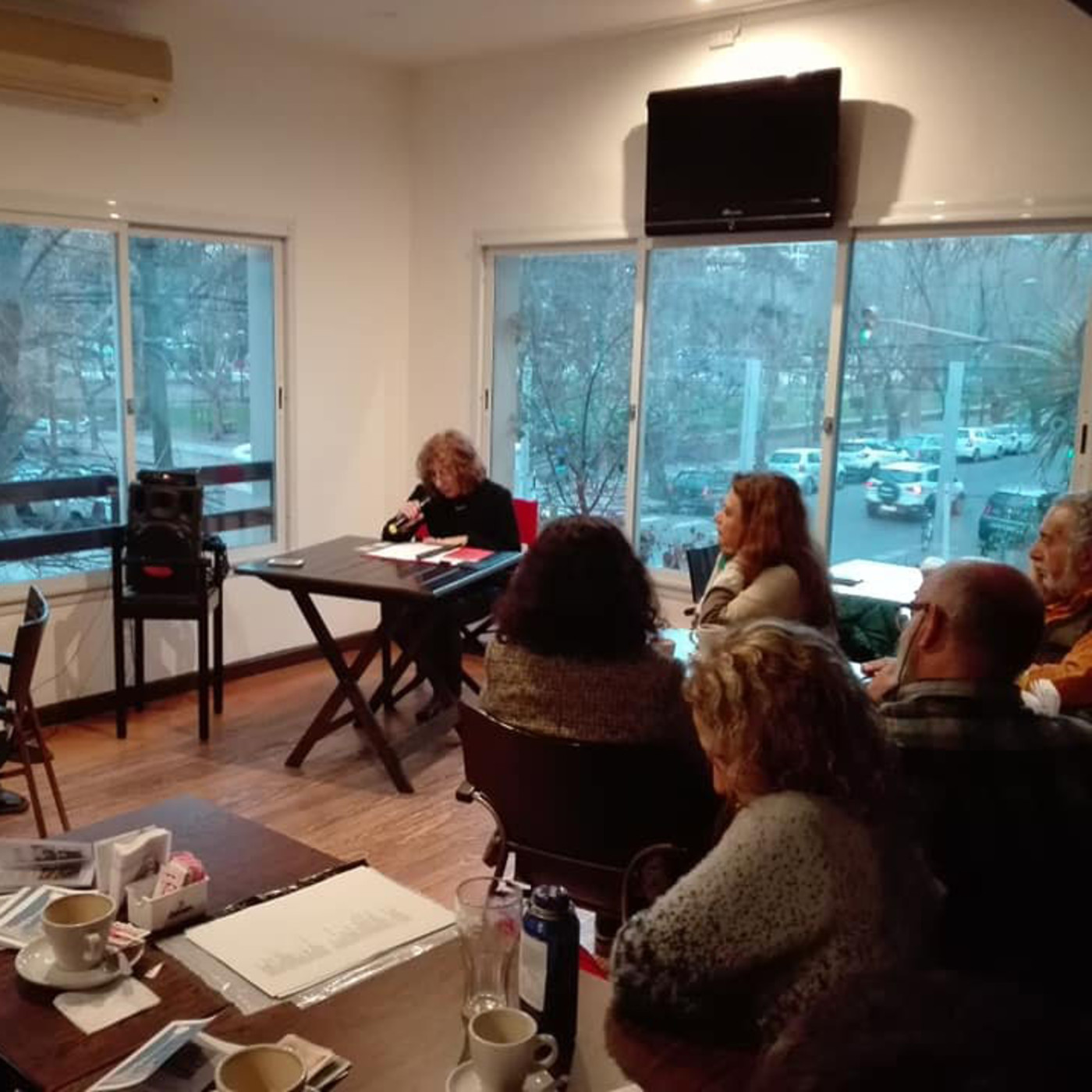 Tardes con poetas ciclo mensual de Carlos Morteo