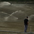 Familia nekazaritzaz Auxtin Ortizekin eta Sor Intsausti baserritarrarekin