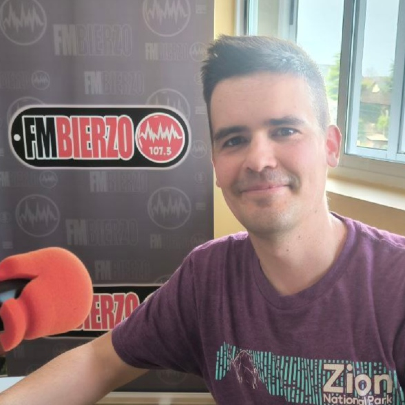 Hoy nos visitó Diego Manrique, el fotógrafo bembibrense distinguido con uno de los premios internacionales 35AWARDS