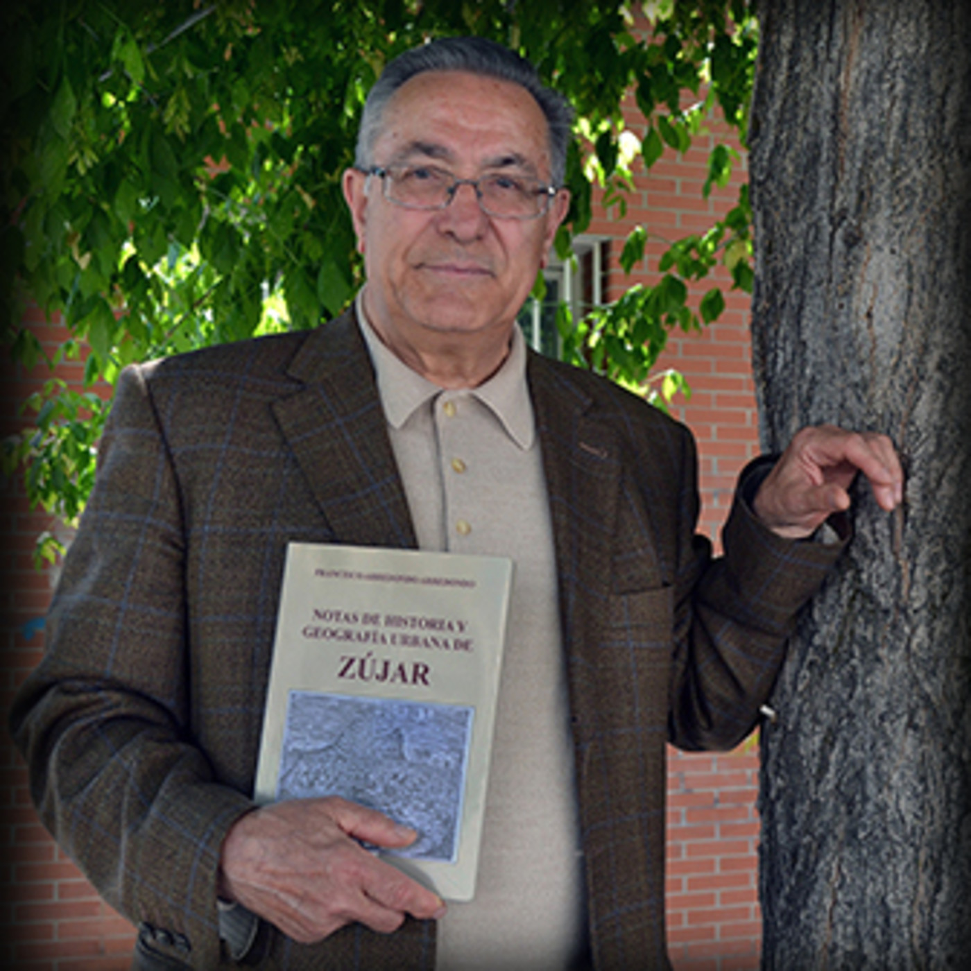 Entrevista al historiador Francisco Arredondo, autor de 'Notas de historia y geografía urbana de Zújar' episode artwork