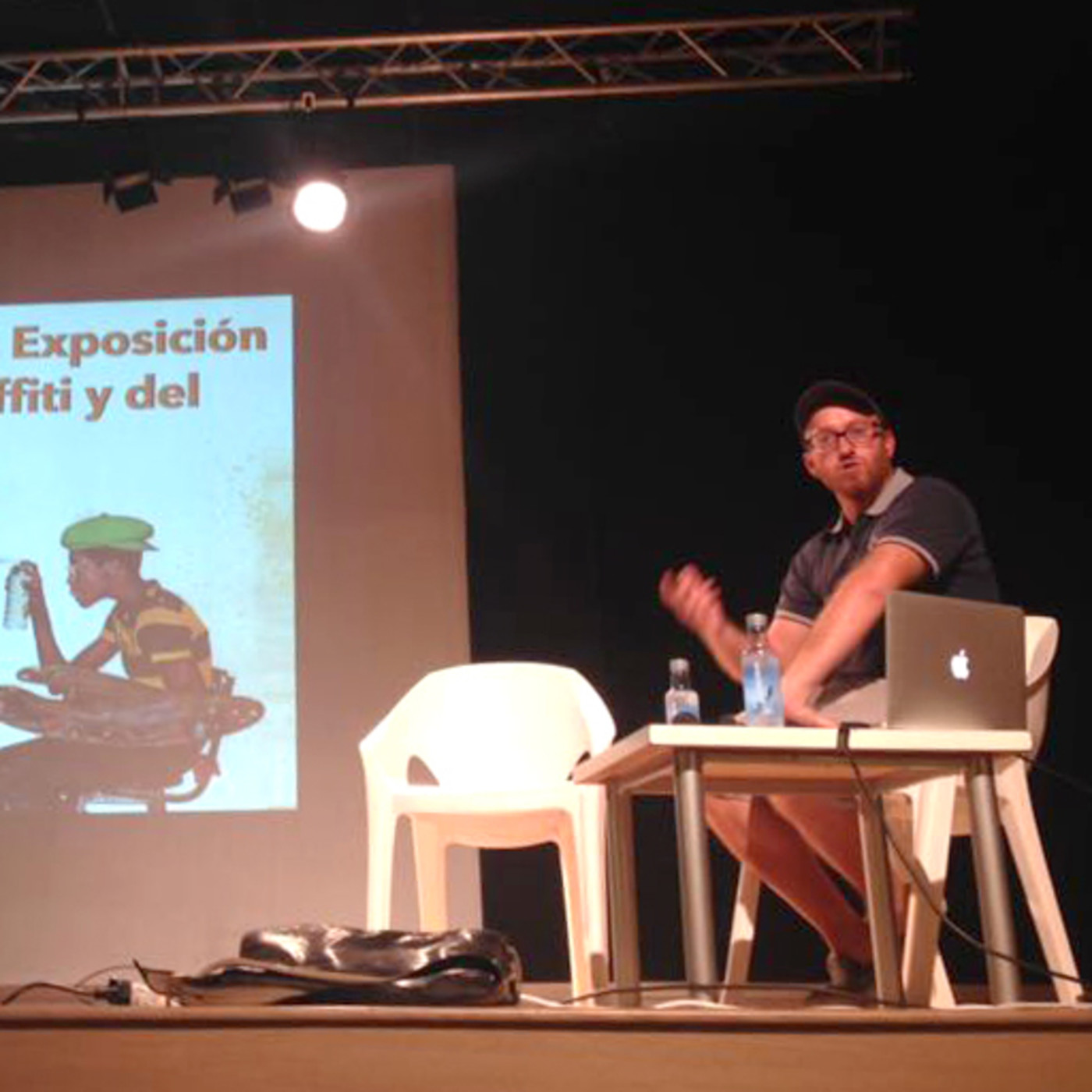 Conferencias, entrevistas, charlas, presentaciones