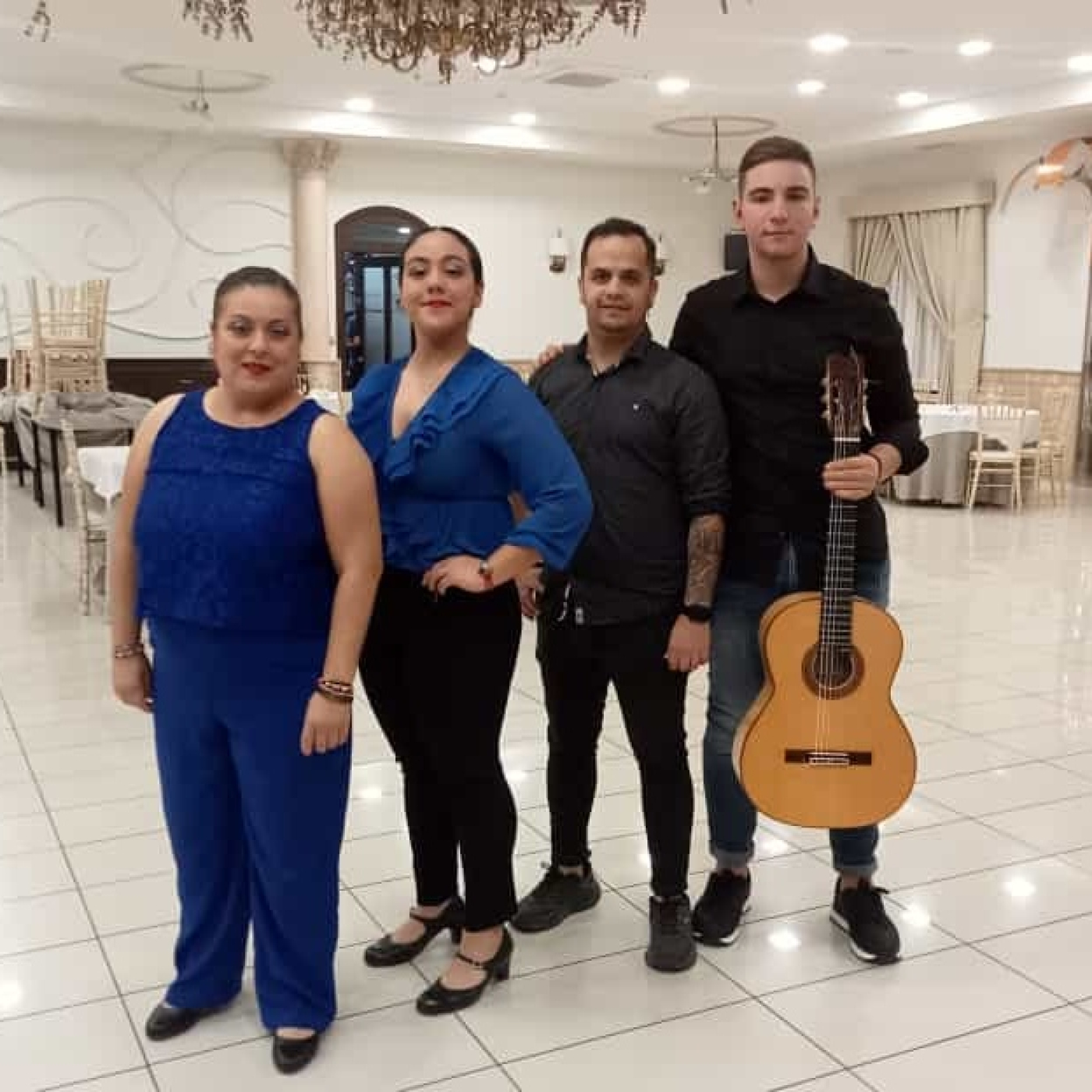 "El flamenco era un hobby que se ha convertido en profesión. La canción 'Mi Pueblo' está dedicada a Elche". episode artwork